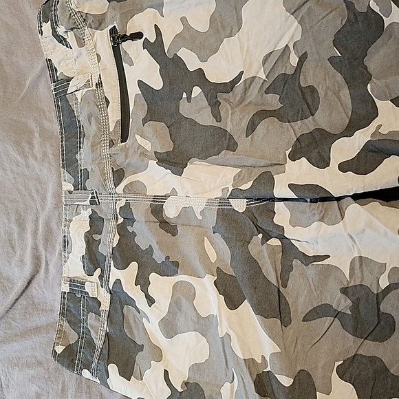Urban Pipeline Gray Camouflage Cargo Shorts - Picture 7 of 10